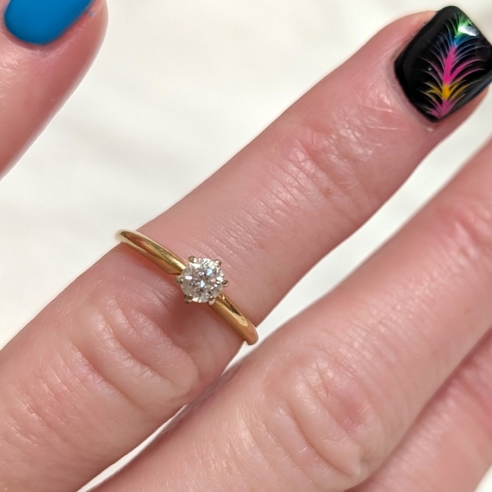 Source Unknown Gold Ring With Sparkling Gem - image 1